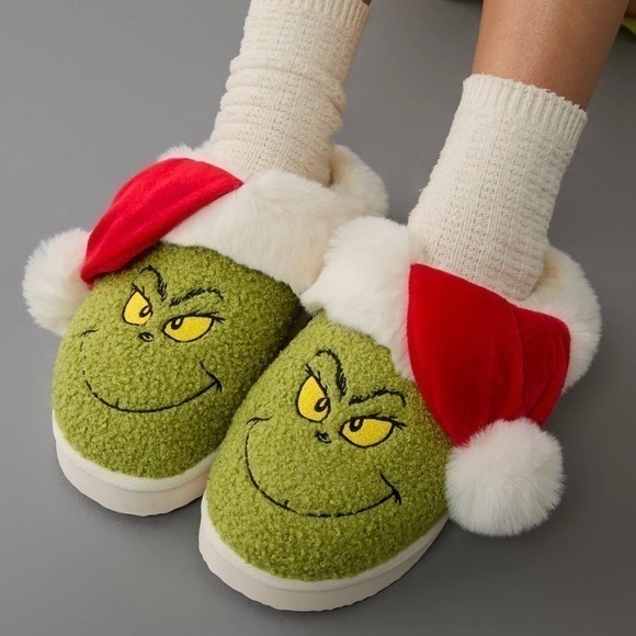 NWT. AMERICAN EAGLE Grinch Scuff Christmas Slippers with Santa Hat